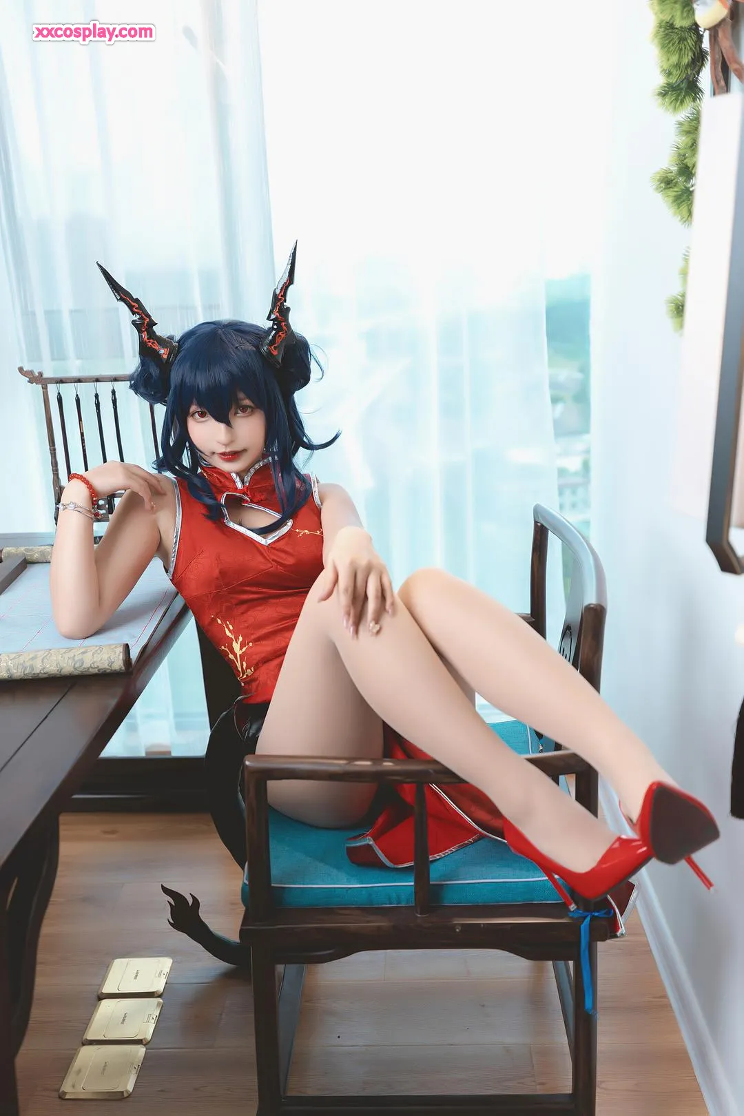 Kagurazaka Manatsu: Seductive Demoness in Red Cheongsam